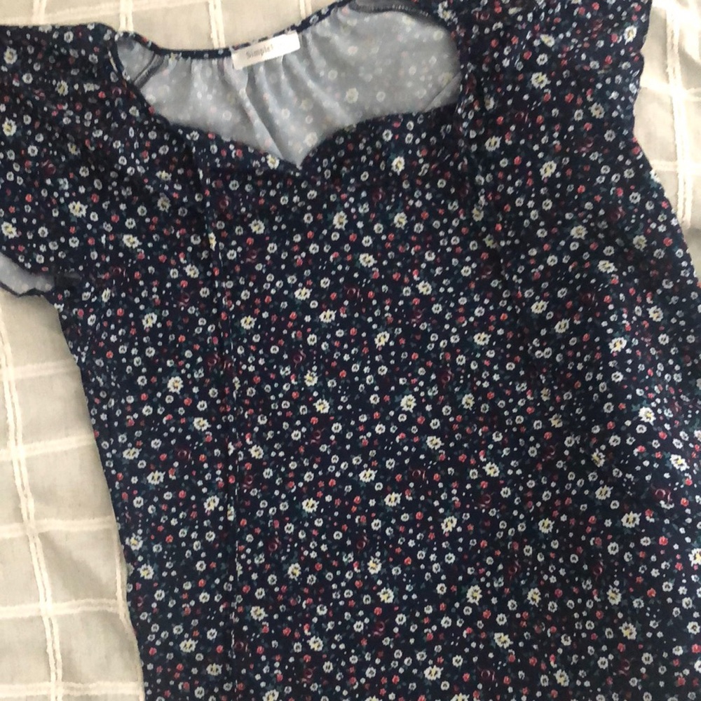 Women’s floral shirt size medium!